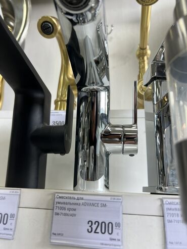 хромированные ручки: Однорычажный смеситель ADVANCE SM-71006 предназначен для установки на