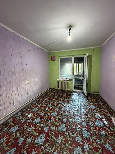 Батирлер: 3 бөлмө, 60 м², 105-серия, 1 кабат, Эски ремонт — 4
