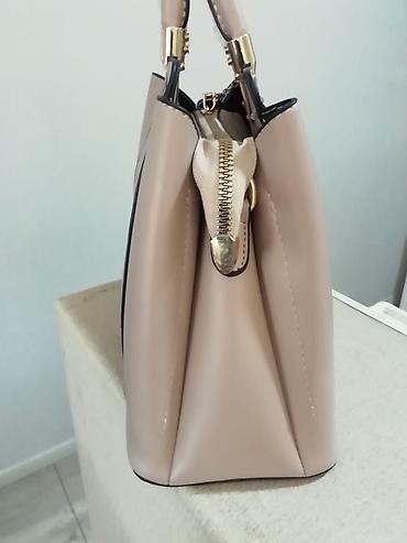 pandora narukvice srce: Prelepa bež tašna sa ukrasnim lančićem. Dužina 28 cm i visina 22cm — 5