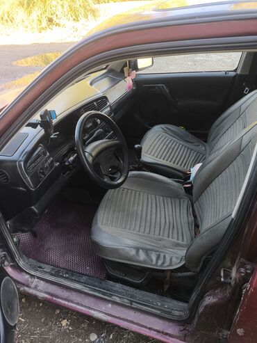 зафира ош: Volkswagen Vento: 1993 г., Механика, Седан