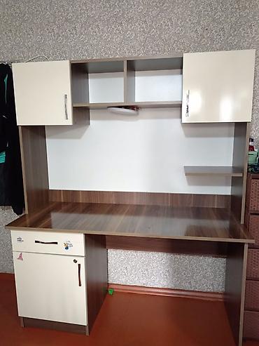 stolüstü kompyuter: Düz masa, Polkalı, Siyirməli, Sadə laminat, Zəmanətsiz, Kredit yoxdur — 1