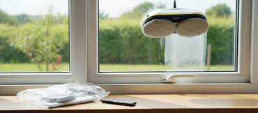 Maqnitli şüşə silən: Pəncərə təmizləmə roboti (automa­tik). İki dairəvi fırça/pad ilə şüşə — 2