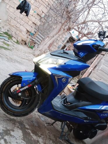 yamaha fzs: Yamaha 125 cc Moped 7.500 probeqi var.qoz kimidi.Problemi