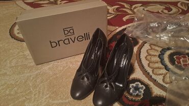женские туфля: Элегантные женские туфли-лодочки Bravelli черного цвета. Модель