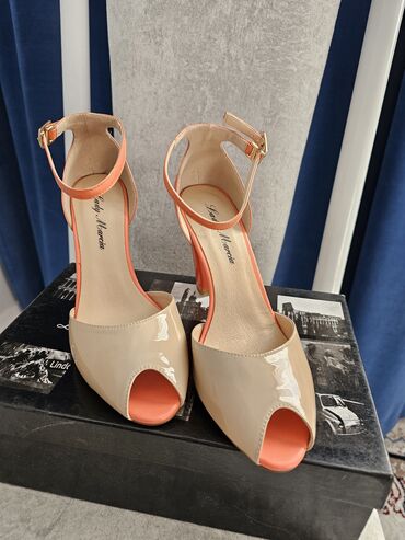 обувь лоферы: Продаётся красивые новые кожаные босоножки производство Турция