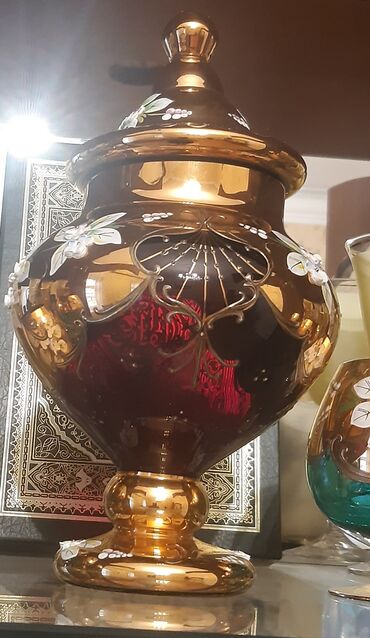 palma gul: Bir vaza, Farfor