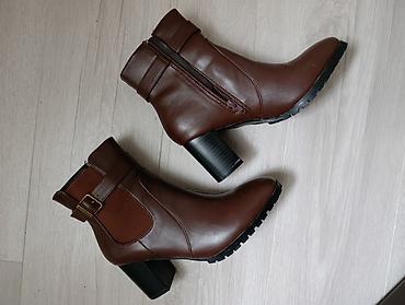 zen cipele: Ženske gležnjače u braon boji, elegantnog i praktičnog dizajna. Model — 1