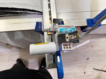 оборудование для производства этикеток: Станок для раскроя тканей с направляющей и узлом горячей резки