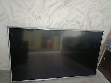 tv stick: LG LED televizor, təxminən 42–47 düym ekran ölçüsü. Nazik gümüş — 1