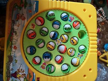 Игрушки: Чемоданчик медика-50 сом, динозавры - 50 сом, игра рыбки, нет — 3