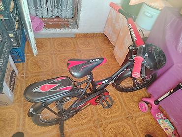 Velosipedlər: Uşaqlar üçün "Classic" markalı üçtəkərli velosiped. Biri göy vəBiri — 3
