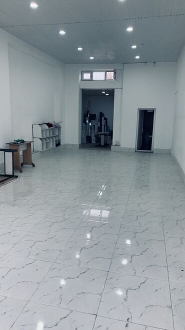 Mərmər: Fərqli ölçülərdə və çalarlarda mövcud olan mərmər plitələr müxtəlif — 8