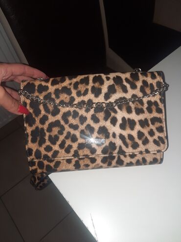 guess torba do: Nova torba u leopard printu. opossite. na dva i vise proizvoda dodatni