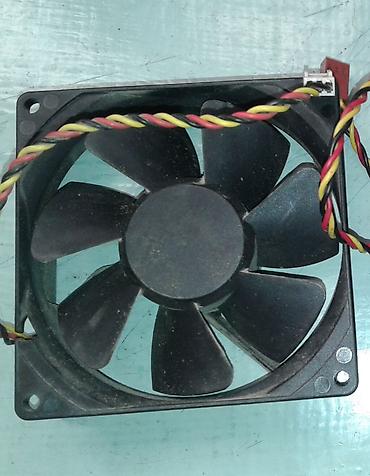 planset satiram: Masaüstü kompüter üçün keys daxili kuler satılır. Biri 10 manat — 1