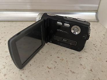 Foto və videokameralar: Sony rəqəmsal videokamera Xüsusiyyətlər: - Kompakt “handycam” korpus — 2