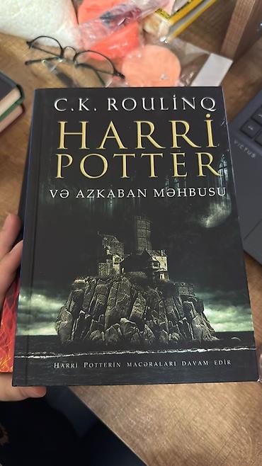 Kitab dolabları: Harry Poter kitablarimi satiram,her biri yenidir. Azerbaycan dilinde — 3