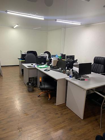 Аренда помещений свободного назначения: Небольшое отдельно стоящее коммерческое помещение с витражными окнами — 3