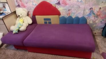детский спальный диван: Односпальная Кровать, Б/у