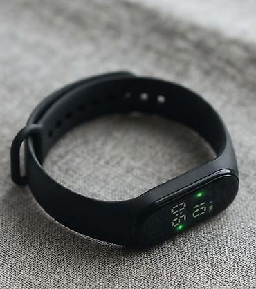 risiver za tv kanale cena: Pametna fitnes narukvica – crna - Elegantan, minimalistički dizajn sa — 1