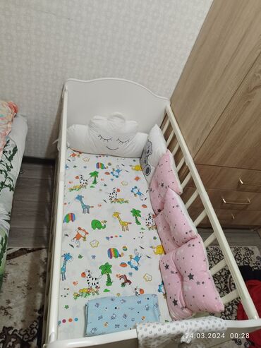 Другие товары для детей: Продаю Детскую кроваткубез подушек! кроватка на колесиках в Бишкеке