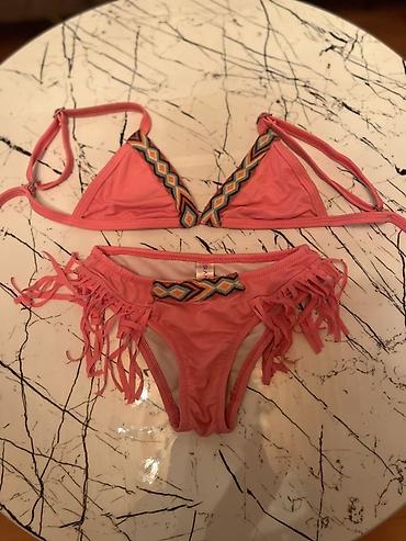 uşaq paltarlar: Uşaq qız üçün 2 ədəd bikini dəsti 1) Çəhrayı bikini: - Üst: üçbucaq — 1
