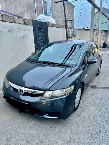 фольксваген пассат б5 1 8: Honda Civic sedan - Korpus: sedan, tünd boz rəng - Eksteryer: xrom ön