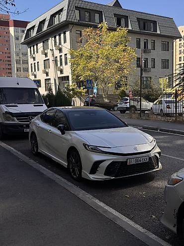 Toyota Camry: 2024 г., 2 л, Автомат, Гибрид, Седан