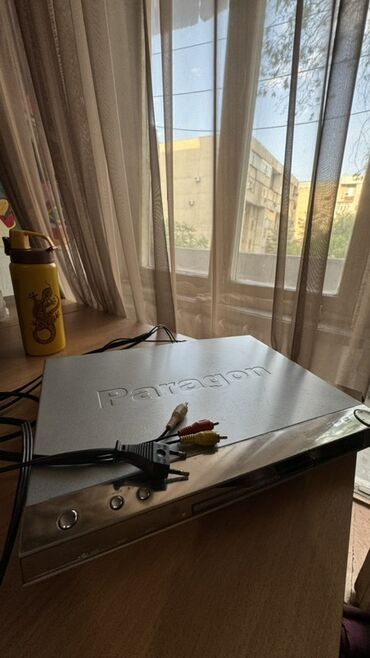 продажа двд плееров: DVD-плеер Paragon в серебристом корпусе. Поддерживает воспроизведение