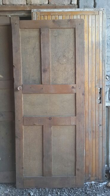двп в Кыргызстан | ФАНЕРА: Продаю Деревянные двери,по середине вставка из ДВП,высота 1.88, ширина