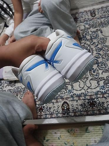 кышкы бут кийим: Эркектердин кроссовкасы, 42.5, Asics, Жаңы, түсү - Ак — 2