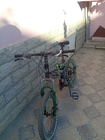 kanki surmek: Şəhər velosipedi Adidas, 20"