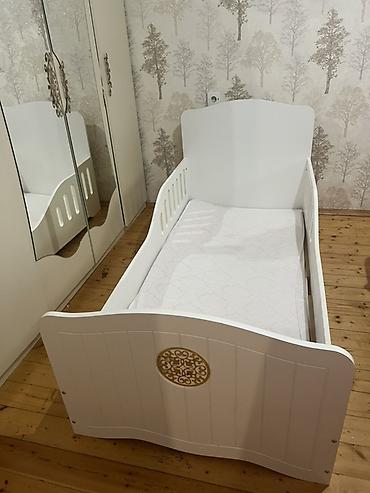 Uşaq çarpayısı – klassik ağ rəngdə - Material: MDF/taxta