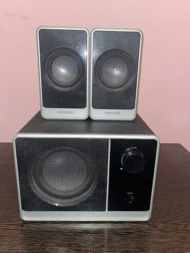 средний низкий: Акустическая система Microlab 2.1 (сабвуфер + две сателлитные колонки)