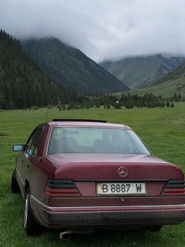 Mercedes-Benz: Продается Mercedes-Benz в кузове W124, окрашенный в бордовый цвет