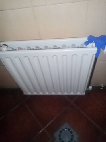 Oprema za grejanje: Ostalo od grejanja, pumpa, boca, cevi radijatori, kolena, manometar — 13