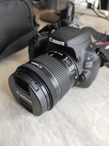 canon 200d купить бу: Canon EOS 200D, состояние нового, плюс карта памяти и сумка. Цена 30