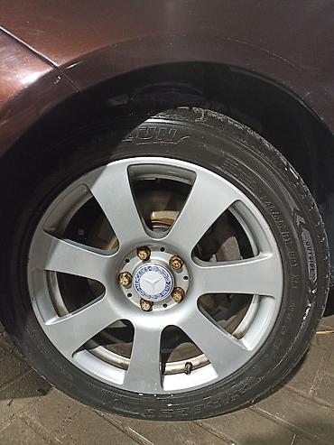 Другие автомобили: Седан бизнес‑класса темно‑бордового цвета. Кузов — классический — 14