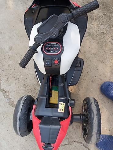 elektrik sukuti: Uşaq elektrikli üçtəkərli motosiklet - Dizayn: Qırmızı-ağ-qara rəng — 3