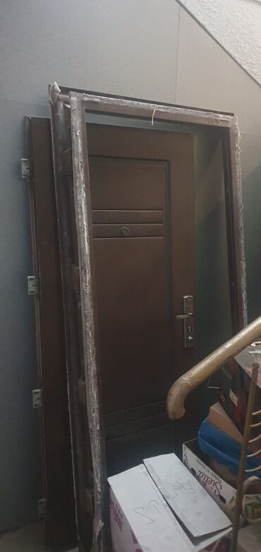 обеденный набор: Mənzil üçün İşlənmiş Giriş qapısı Glazok ilə, Zəmanətsiz, Ünvandan götürmə