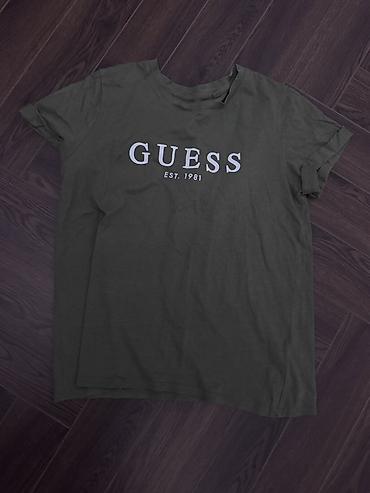 GUESS T‑shirt - Brend: GUESS (EST. 1981 loqolu ön prinт) - Rəng