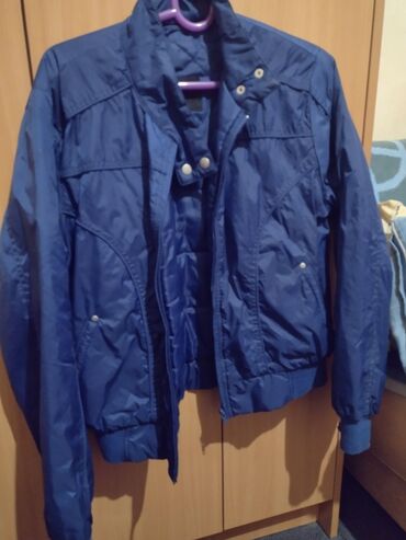 zenska jakna boje: Jakna, plave boje M velicina bez ostecenja