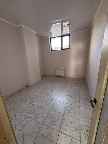 Аренда помещений свободного назначения: Сдаётся в долгосрочную аренду коммерческое помещение, в жилом — 3