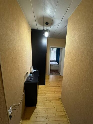 Uzunmüddətli kirayə mənzillər: Memar Əcəmi metrosununnan əyaq ilə 3-dəqiqə məsafədə 5 mərtəbəli — 8