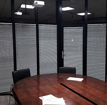 Жалюзи и рольшторы: Горизонтальные жалюзи на окна - Тип: классические горизонтальные — 12