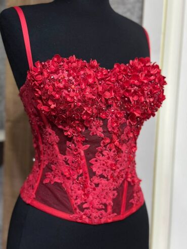 qadın geyimlər: Qırmızı 3D aplikasiyalı büst-qorset - Rəng: canlı qırmızı - Model