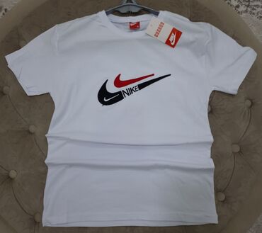nike sorc i majica: Men's T-shirt M (EU 38), L (EU 40), XL (EU 42), bоја - Bela