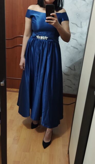 атласное платье со шлейфом: S (36), M (38), цвет - Синий, Вечернее