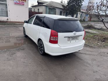 Toyota: Просторный и надежный минивэн Toyota Wish в белом цвете. Этот