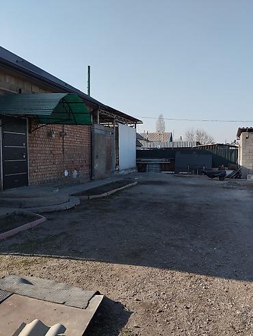 Продажа коттеджей и домов: Продаётся большой благоустроенный дом в районе третьей школы, три at lalafo.kg — 17 Продажа коттеджей и домов: Продаётся большой благоустроенный дом в районе третьей школы, три — 17