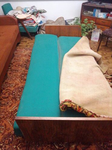 продам бу мебель бишкек: Диван-кровать, цвет - Зеленый, Б/у